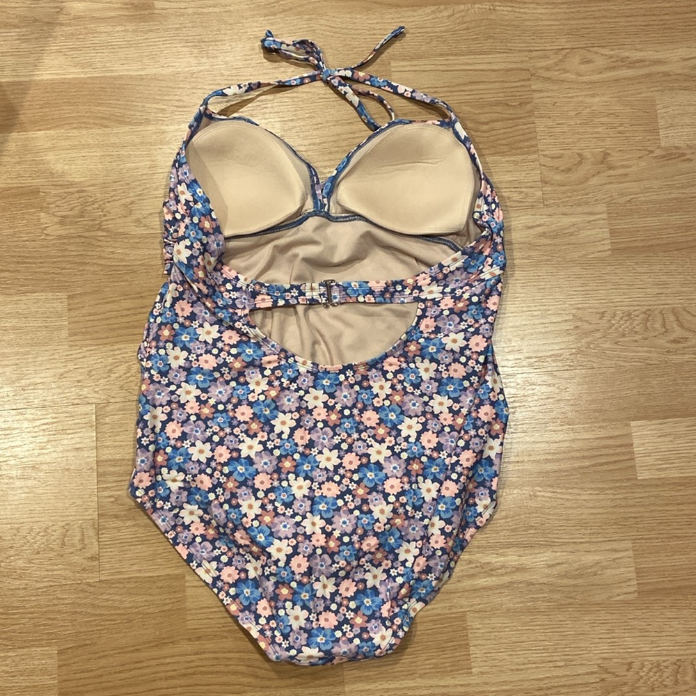 Ingrid & Isabel maternity swimsuit - Picture 2 of 5